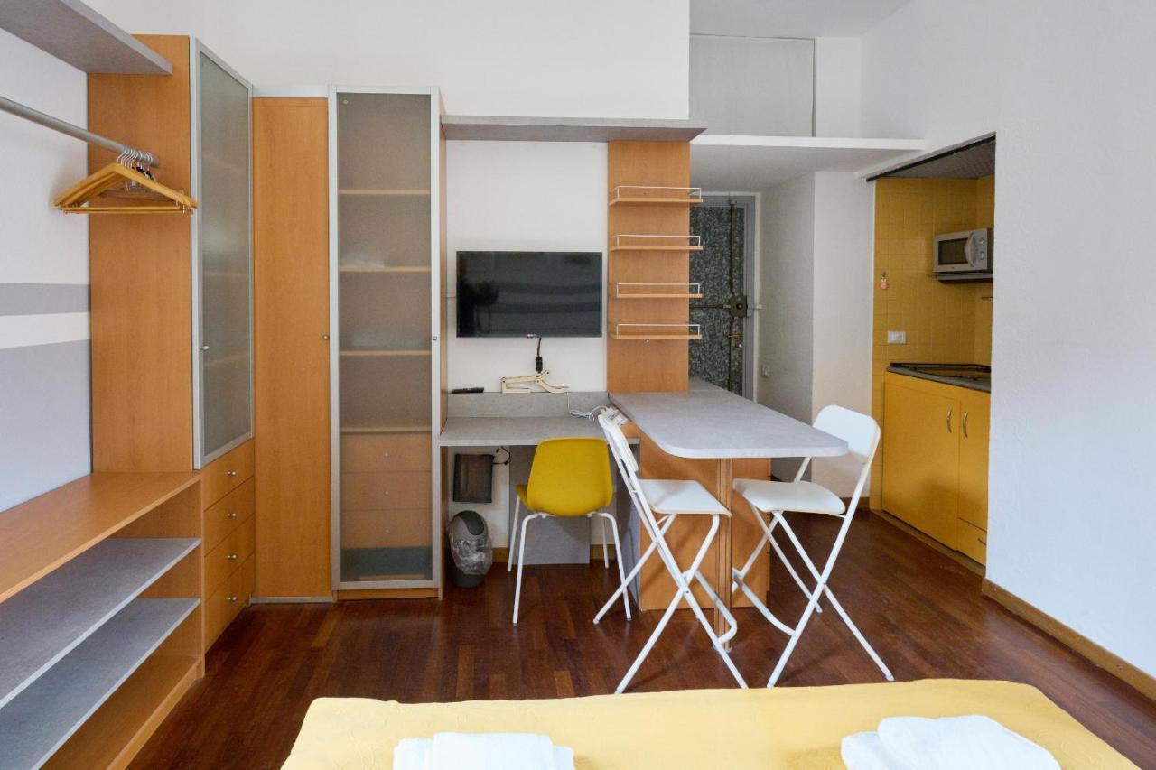 Artist Nadia'S Apartment In Porta Vercellina Milan Exterior photo